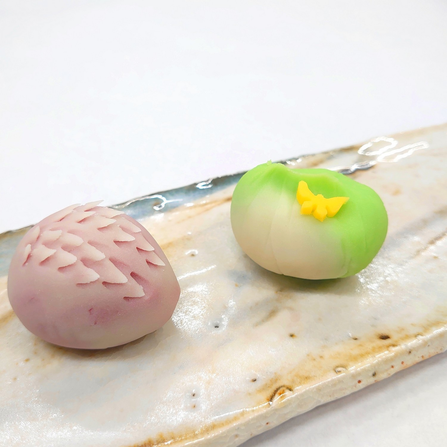 斗々庵二俣屋 季節の主菓子 藤娘 / 野あそび